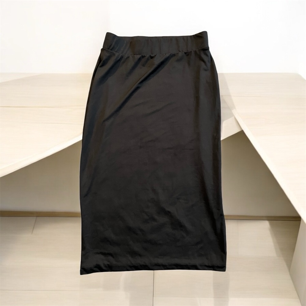 Forever 21 Black Pencil Skirt Form Fitting Stretchy Size Medium Barbiecore